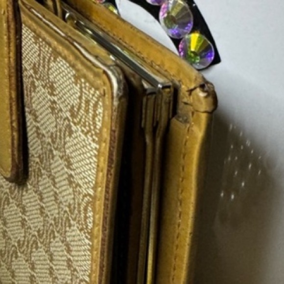 Celine Kisslock Compact Wallet, Vintage - Picture 14 of 16